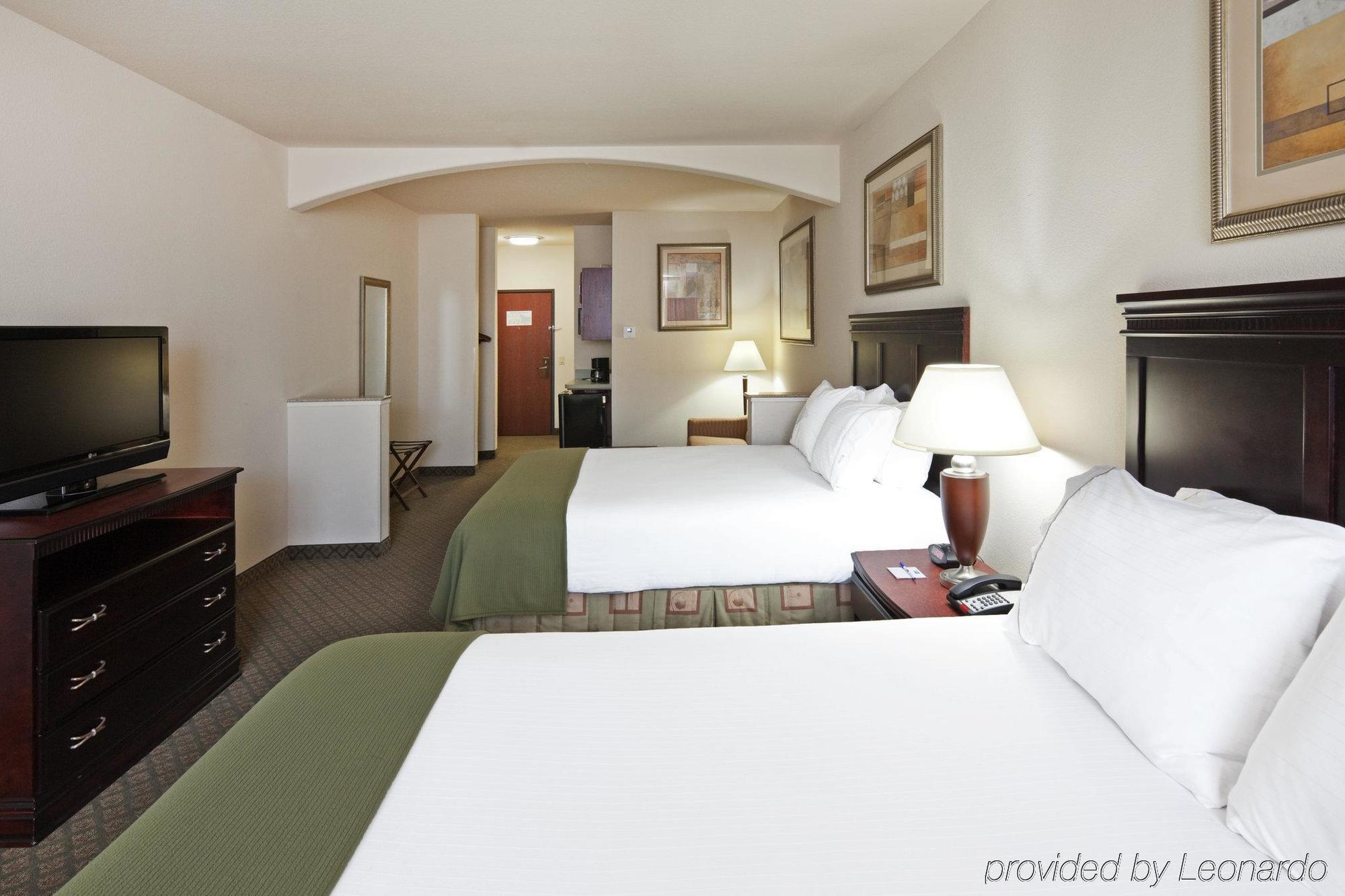 Holiday Inn Express Hotel And Suites Corsicana I-45 By Ihg Room photo