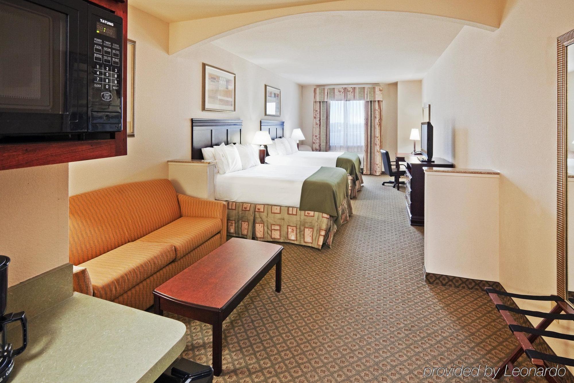 Holiday Inn Express Hotel And Suites Corsicana I-45 By Ihg Room photo