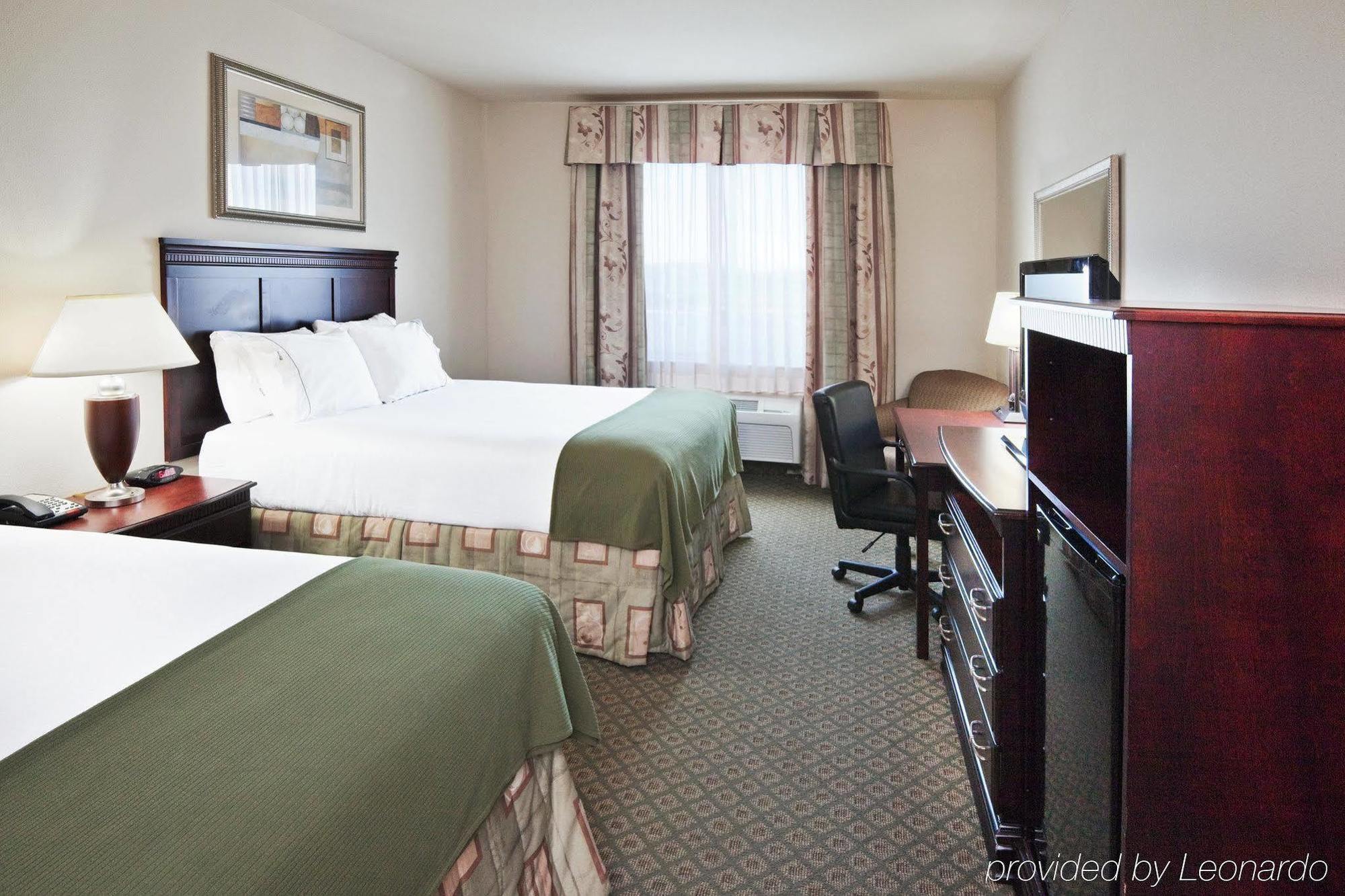 Holiday Inn Express Hotel And Suites Corsicana I-45 By Ihg Room photo