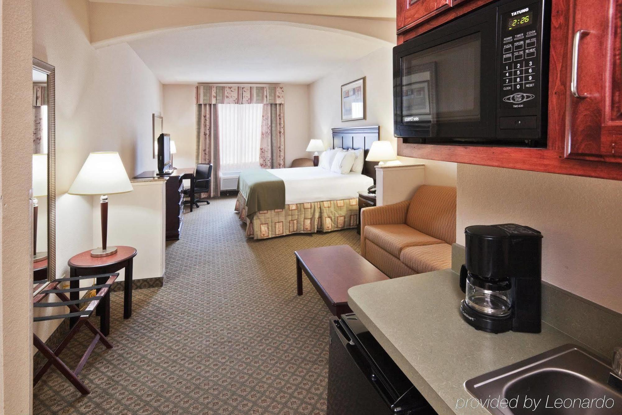 Holiday Inn Express Hotel And Suites Corsicana I-45 By Ihg Room photo
