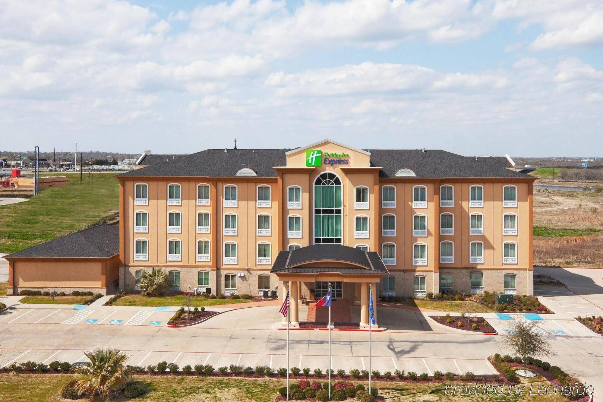 Holiday Inn Express Hotel And Suites Corsicana I-45 By Ihg Exterior photo